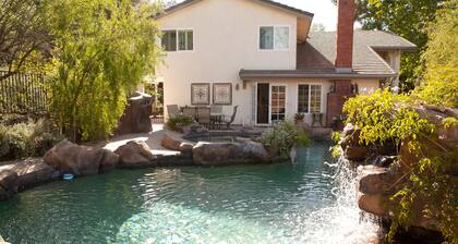 Huge California Dream Home with Pool Near Malibu Universal/Hollywood/Disneyland