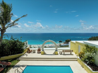 Luxury Villa with Stunning Views of Horseshoe Bay on the Turtle Hill Golf course