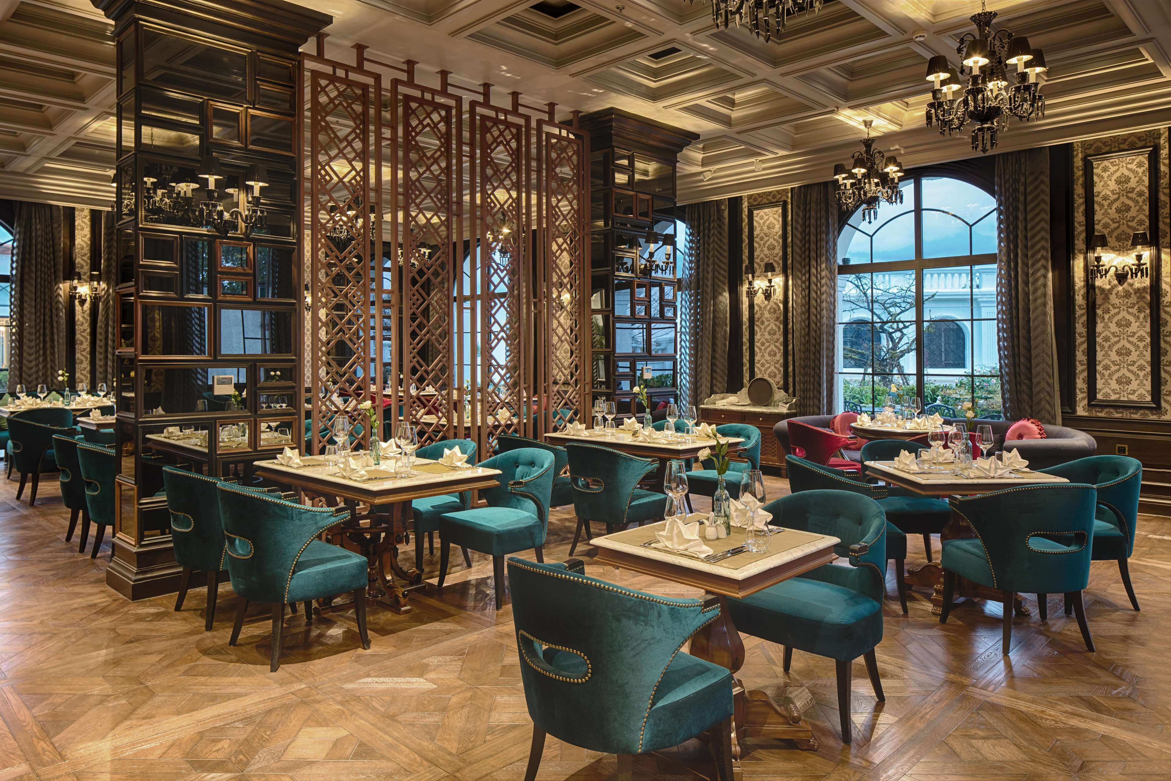 2 restaurants, breakfast, lunch, dinner served; vietnamese cuisine