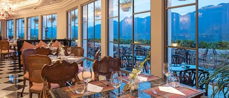 2 Restaurants, Frühstück, Mittagessen, Abendessen, vietnamesische Küche