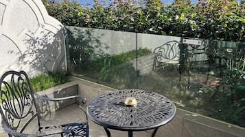 Balcony Classic Mountain View - Free Herbal Bath | Balcony