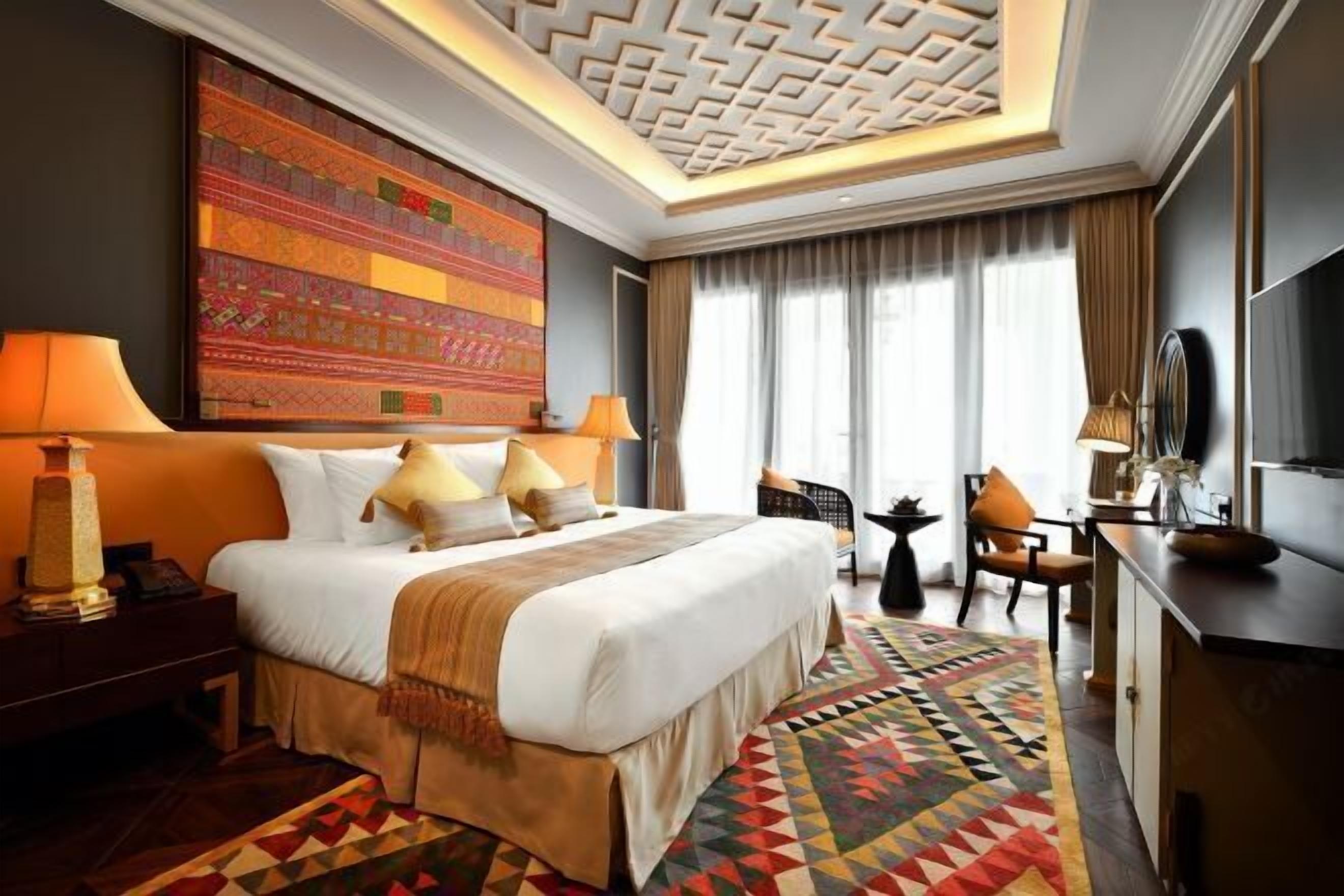 Premium bedding, minibar, in-room safe, desk