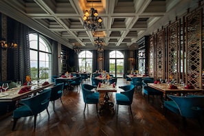 2 Restaurants; Frühstück, Mittagessen und Abendessen werden serviert