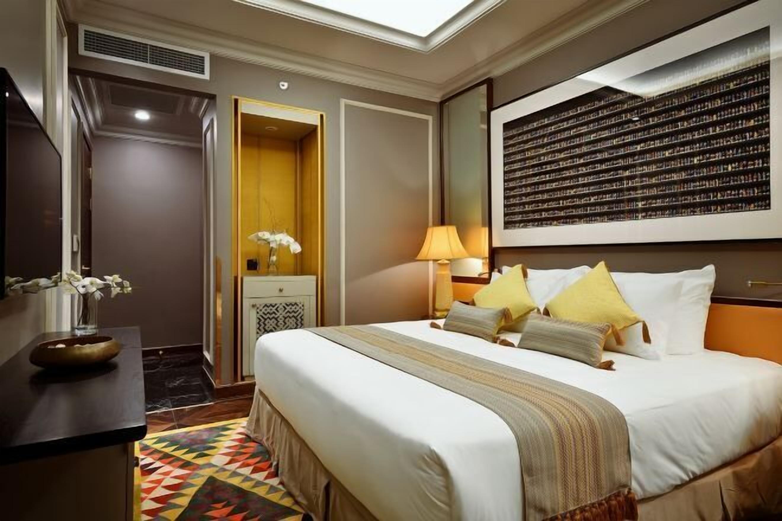 Premium bedding, minibar, in-room safe, desk