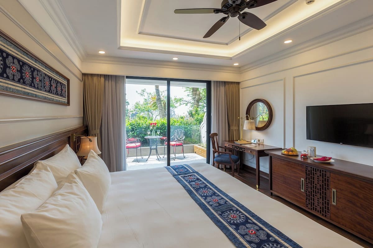 1 bedroom, premium bedding, minibar, in-room safe