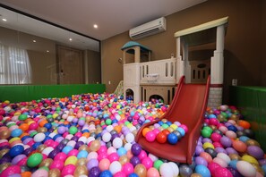 Innendørs lekeområde for barn