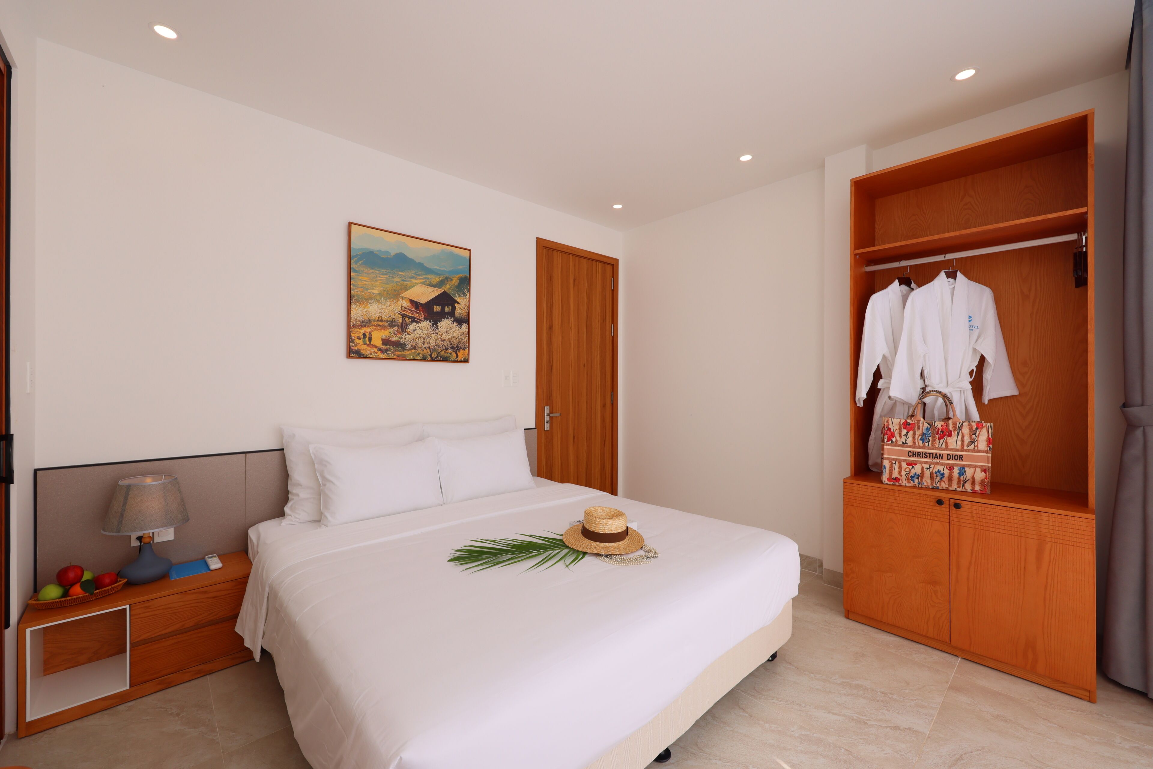 Leilighet – basic, hageutsikt | Minibar, skrivebord, blendingsgardiner og wi-fi (inkludert)