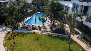 Outdoor pool, pool loungers