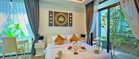 Honeymoon Suite with Garden View | 1 bedroom, premium bedding, minibar, in-room safe