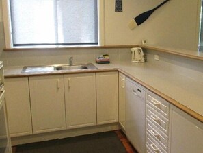 Cottage, 3 Bedrooms | Private kitchen | Microwave, oven, stovetop, dishwasher