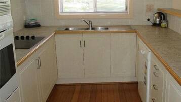Cottage, 3 Bedrooms | Private kitchen | Microwave, oven, stovetop, dishwasher