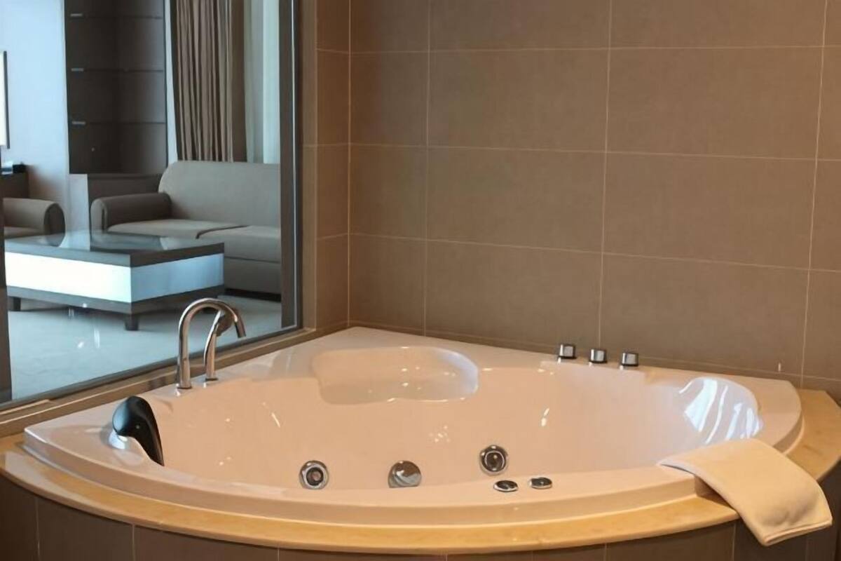 Badezimmer | Kostenlose Toilettenartikel, Haartrockner, Hausschuhe, Handtücher