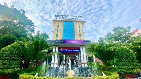 Minibar, Zimmersafe, Schreibtisch, Verdunkelungsvorhänge