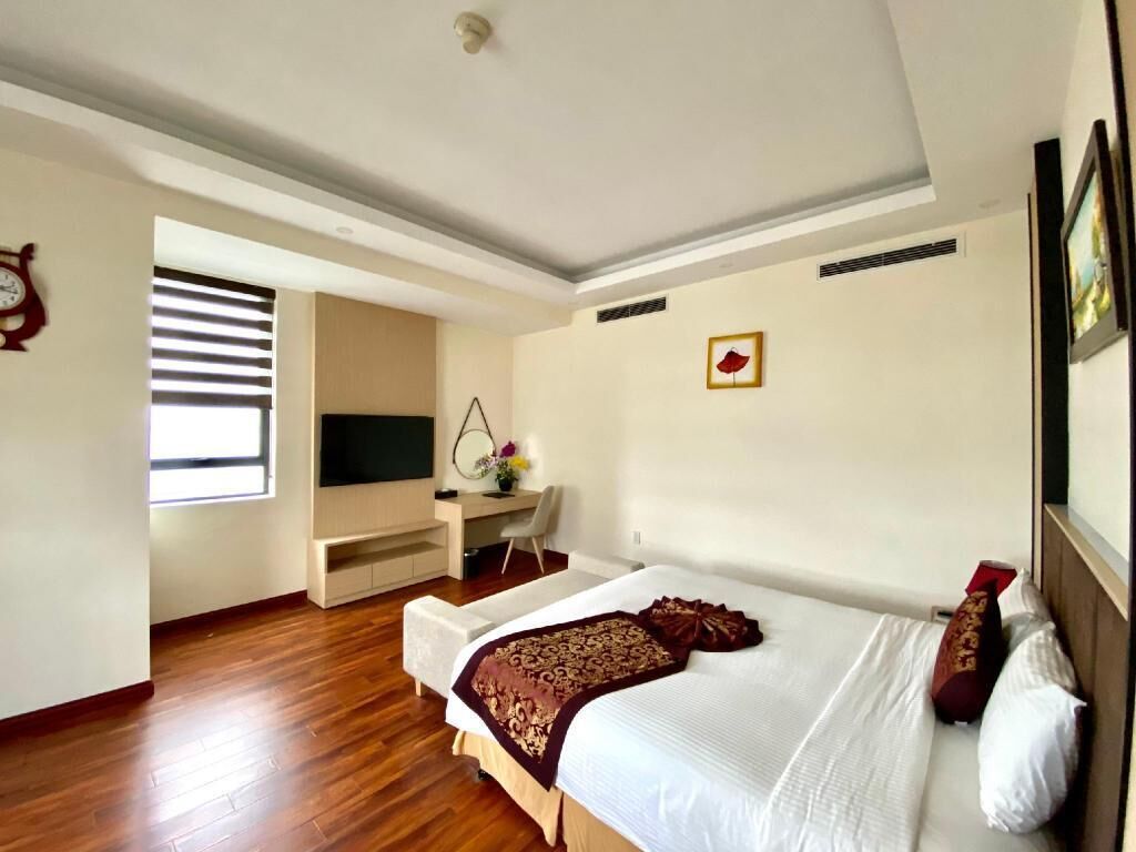 Minibar, in-room safe, desk, blackout drapes