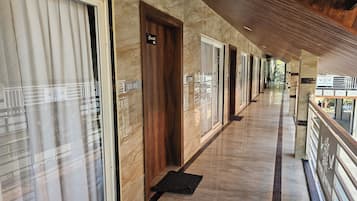 Premium bedding, in-room safe, desk, iron/ironing board