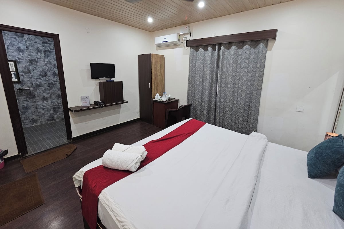 Standard Room | 1 bedroom, premium bedding, in-room safe, desk