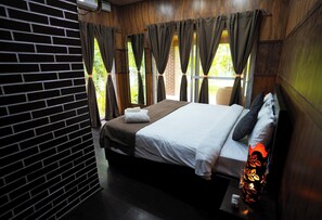 Royal Villa | Premium bedding, in-room safe, desk, iron/ironing board