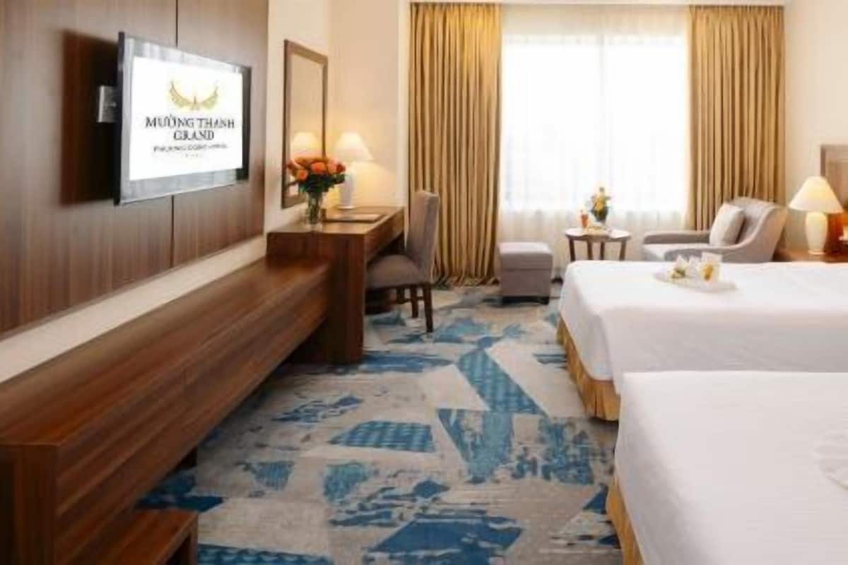 Minibar, in-room safe, desk, blackout curtains