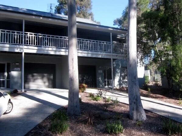 Front of property - Blackbutt - Deluxe Family Townhouse (Cams Wharf)