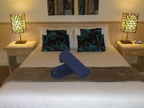 Townhome, 3 Bedrooms | 3 bedrooms, blackout drapes, iron/ironing board, WiFi - Blackbutt - Deluxe Family Townhouse (Cams Wharf)