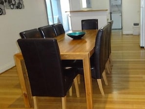 Maison en rangée, 3 chambres | Repas dans la chambre