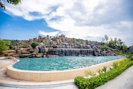 Beach. Muong Thanh Luxury Dien Lam Hotel