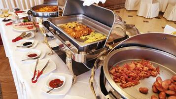 Daily buffet breakfast for a fee