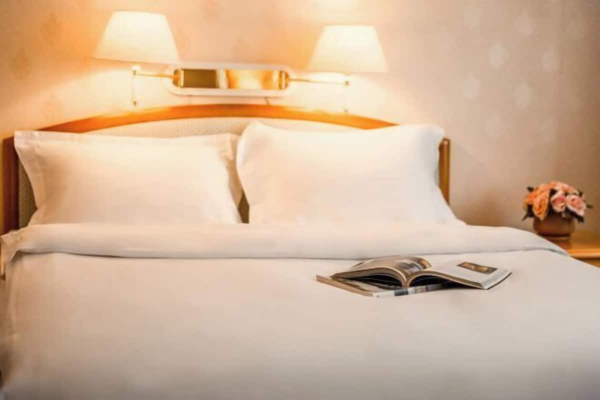 1 bedroom, premium bedding, memory foam beds, minibar