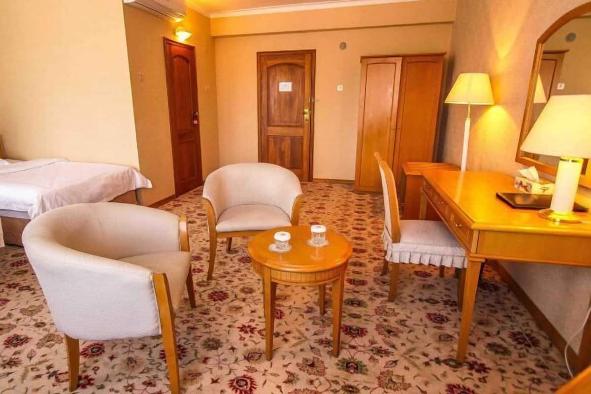1 bedroom, premium bedding, memory foam beds, minibar