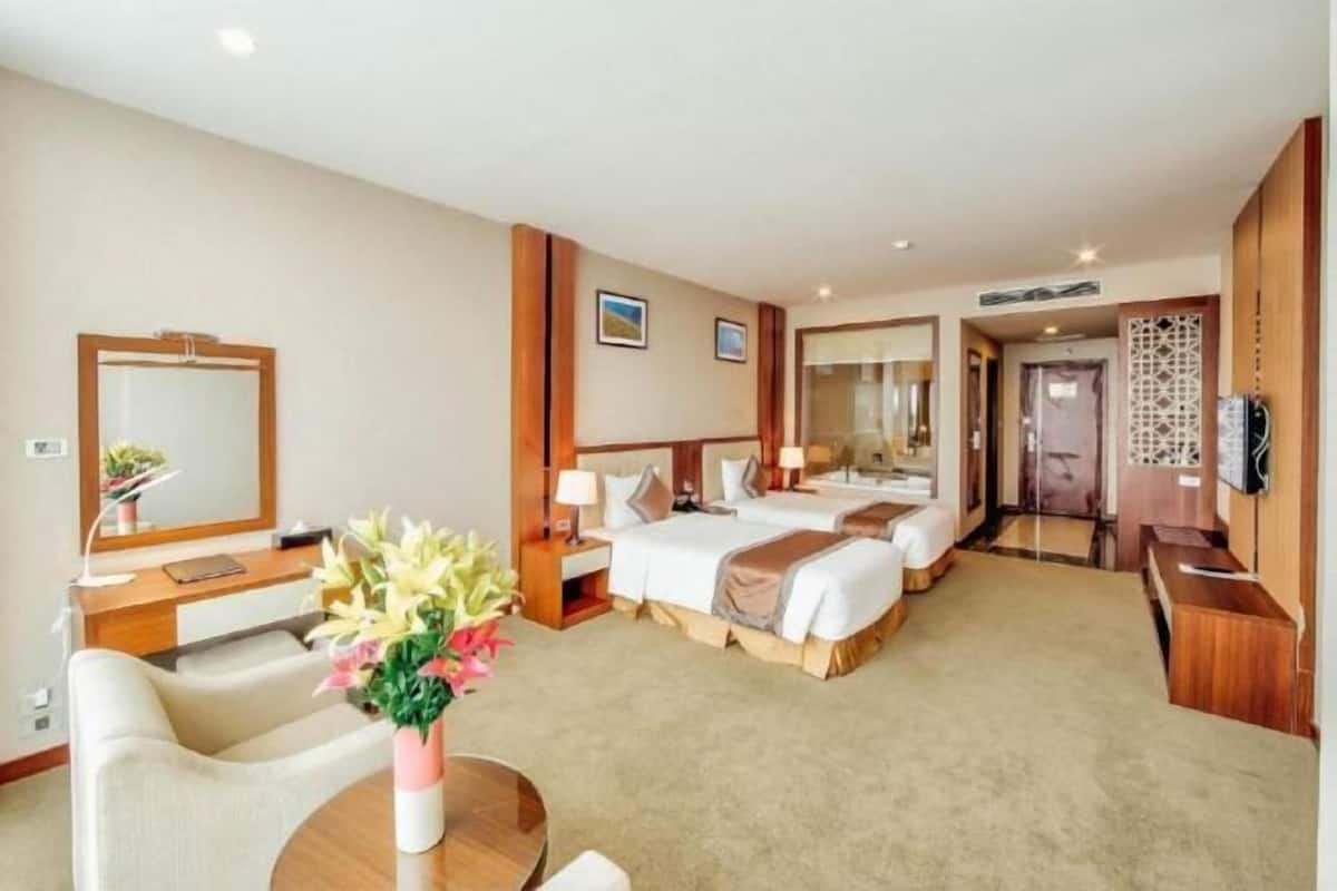 Minibar, in-room safe, desk, blackout curtains