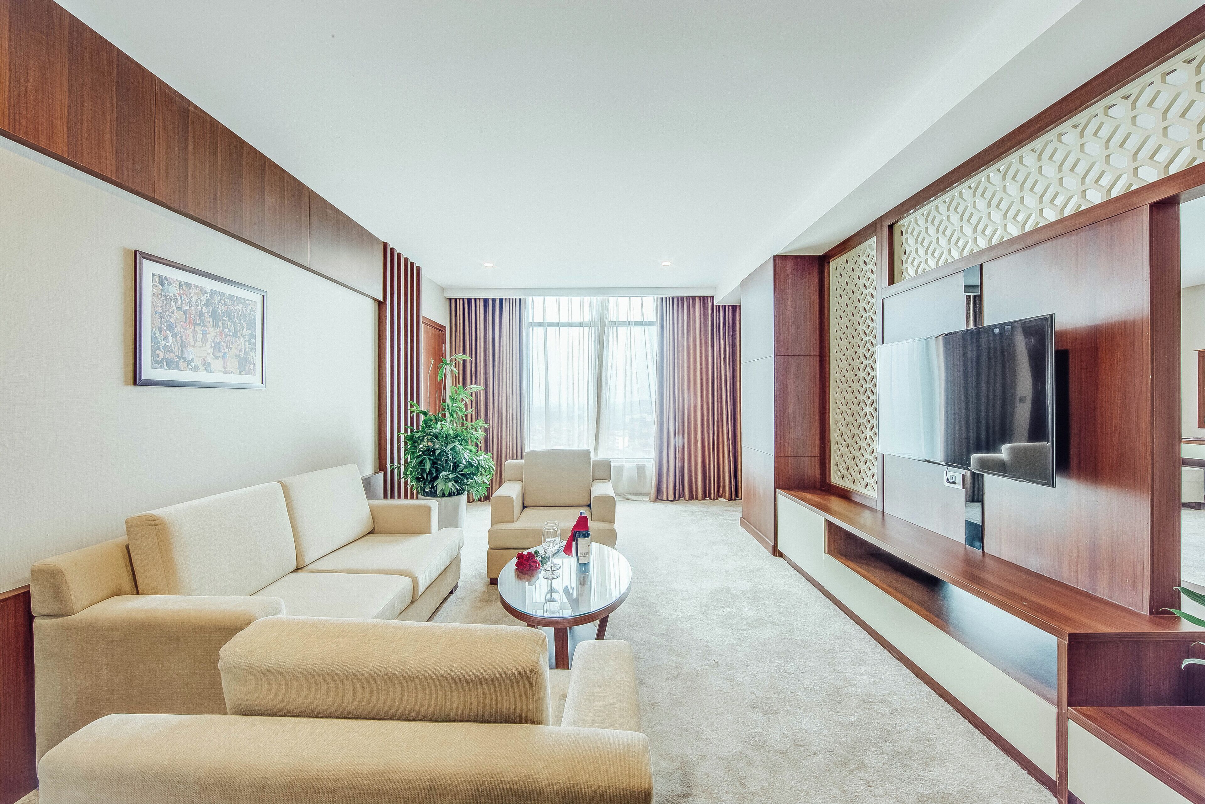 executive suite | living area | flat-screen tv