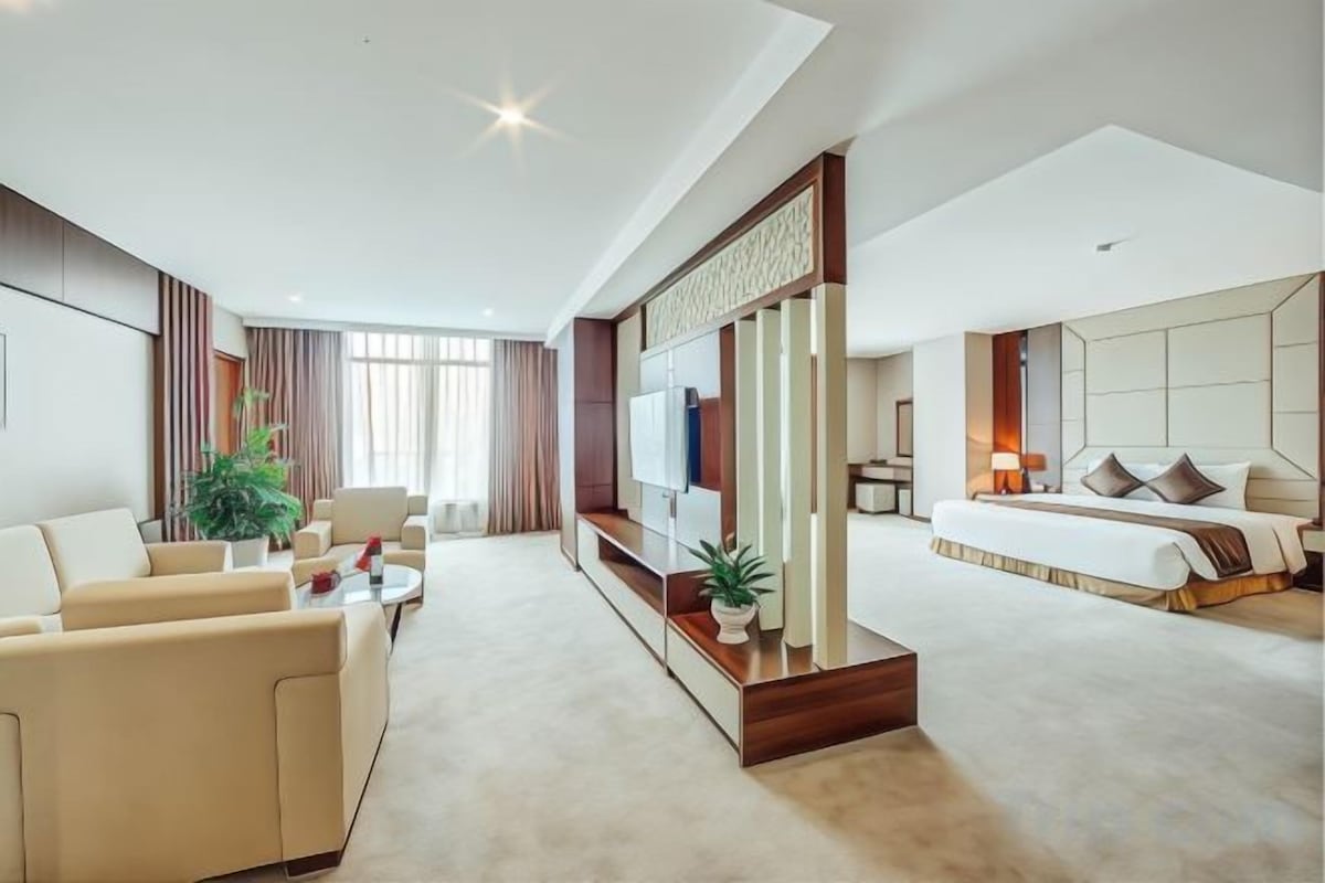 Minibar, in-room safe, desk, blackout curtains