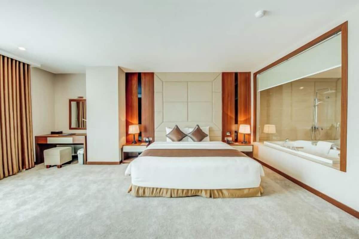 Minibar, in-room safe, desk, blackout curtains