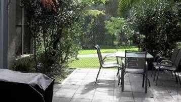 House, 4 Bedrooms | Terrace/patio