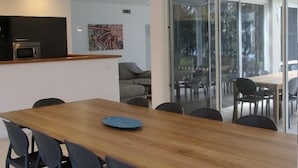 บ้านพัก, 6 ห้องนอน | บริการอาหารในห้องพัก
