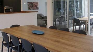 House, 6 Bedrooms | In-room dining