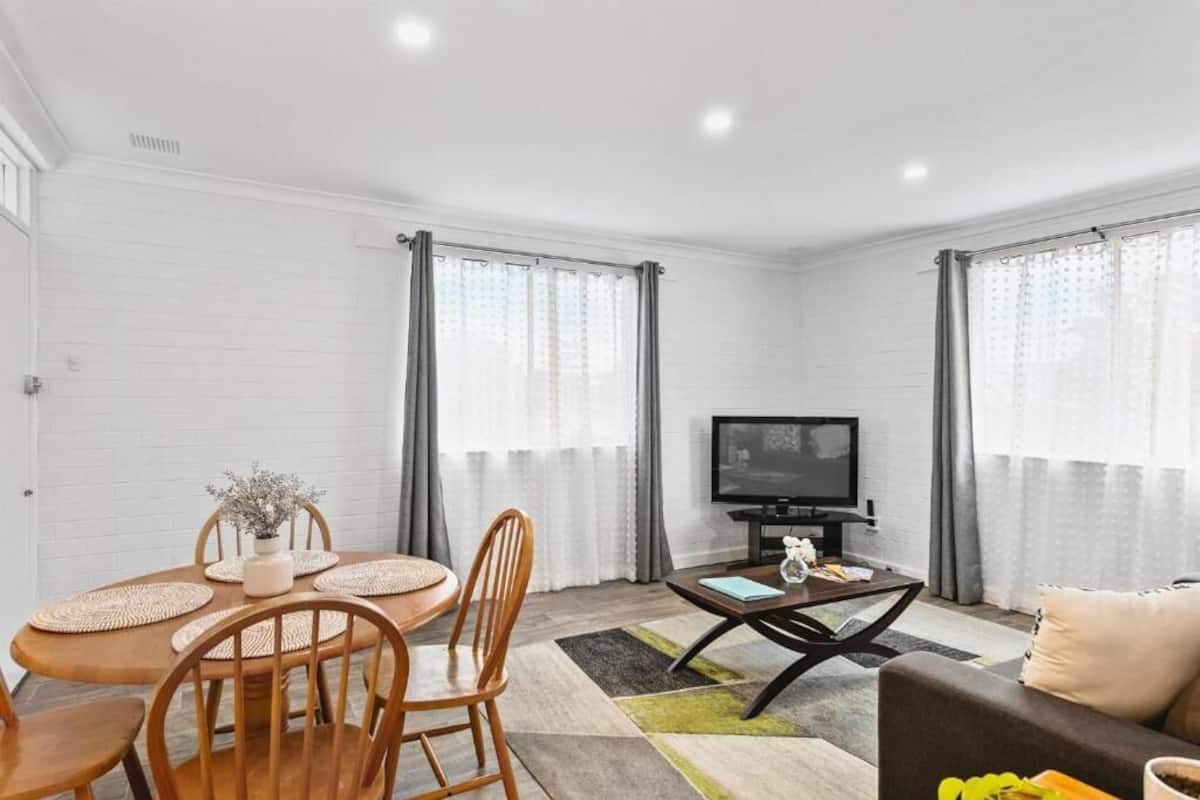 One Bedroom Apartment | Living area | 15-inch TV with cable channels, DVD player