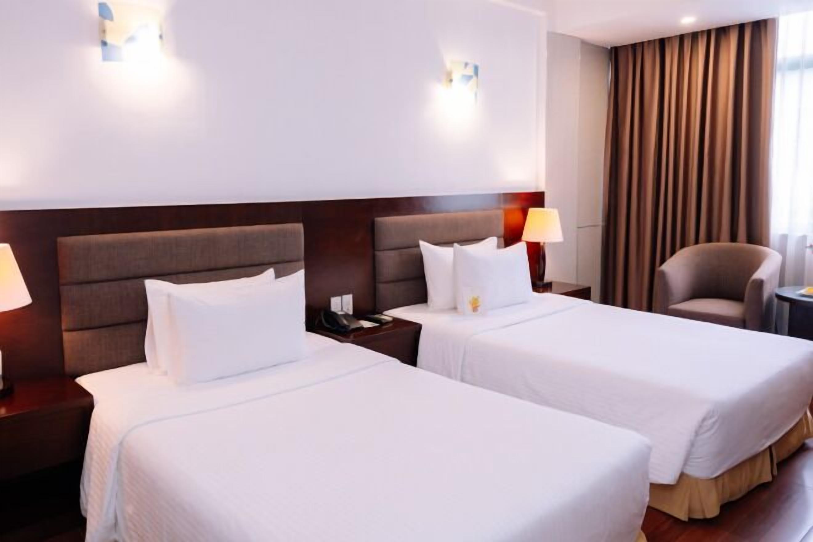 Minibar, desk, soundproofing, free WiFi