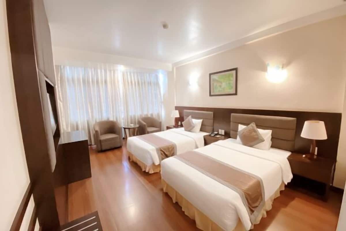 Minibar, desk, soundproofing, free WiFi