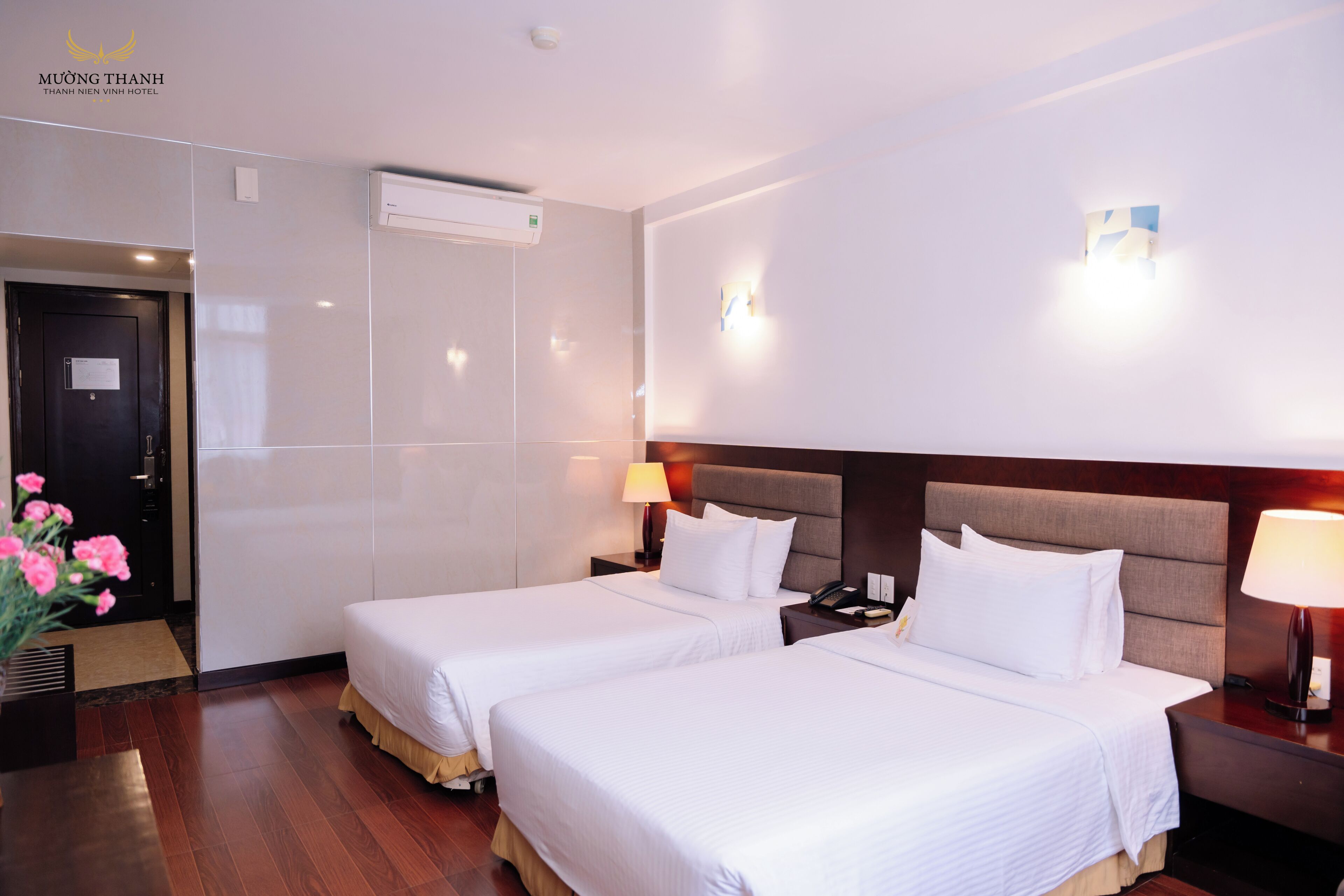 Deluxe-Zweibettzimmer | Minibar, Schreibtisch, schallisolierte Zimmer, kostenloses WLAN
