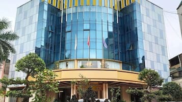 Vista frontal de la propiedad