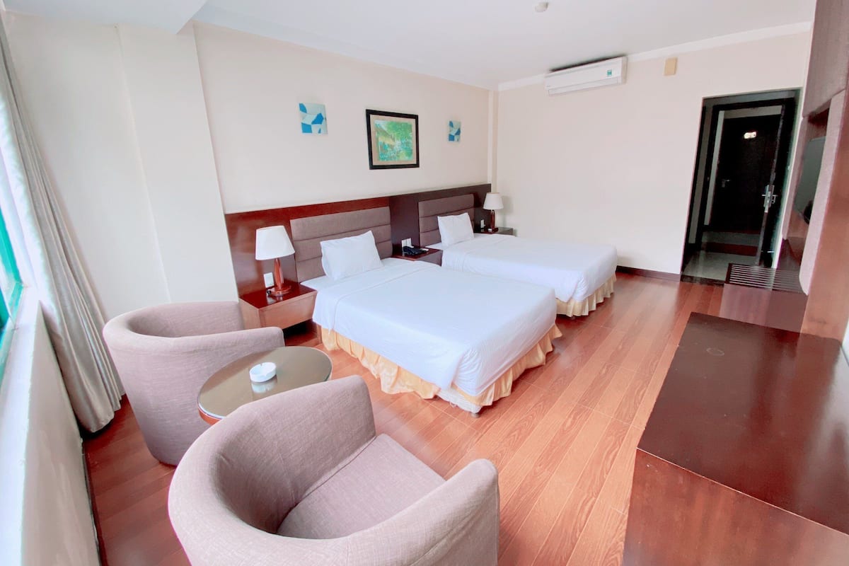 Deluxe Twin Room | Minibar, desk, soundproofing, free WiFi