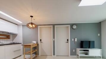 Apartment Red | Iron/ironing board, rollaway beds, free WiFi