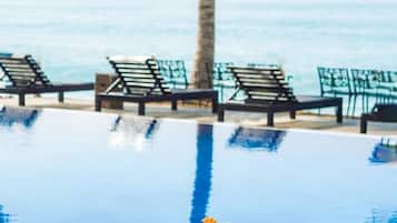 2 outdoor pools