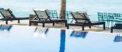2 piscines extérieures