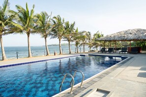 2 outdoor pools - Peacock Beach Resort & Spa (Hambantota)