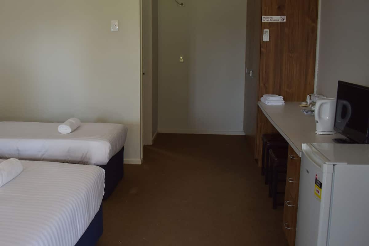 Economy Room | Iron/ironing board (on request), WiFi (free)
