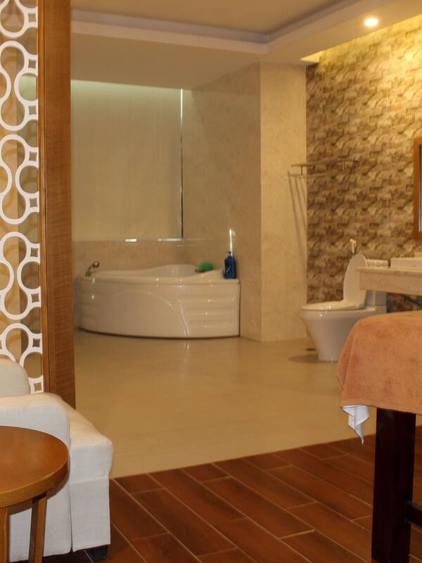 Body treatments, facials, massage/treatment rooms