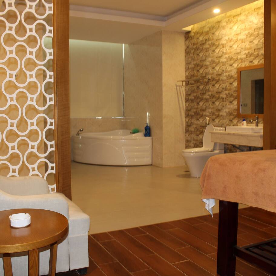 Body treatments, facials, massage/treatment rooms