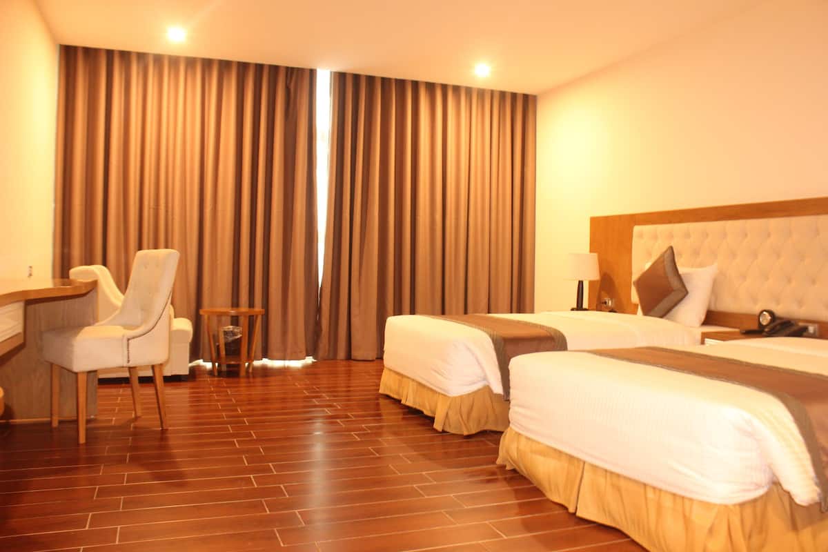 deluxe twin room | 1 bedroom, minibar, in-room safe, desk